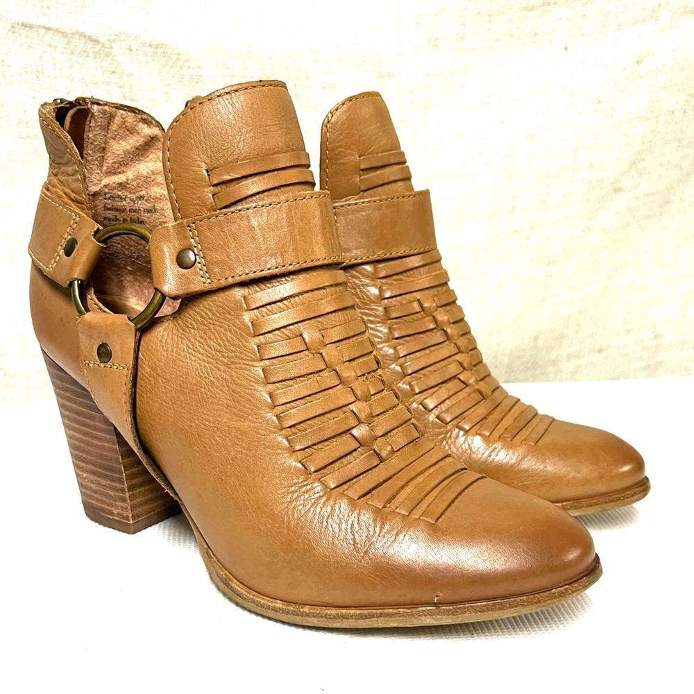 Seychelles ankle bootie